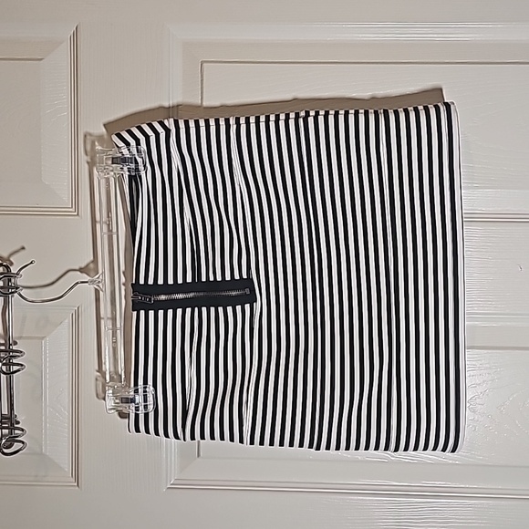 Pink Victoria Secret Black and White Bandage Skirt Size Small - Picture 3 of 7